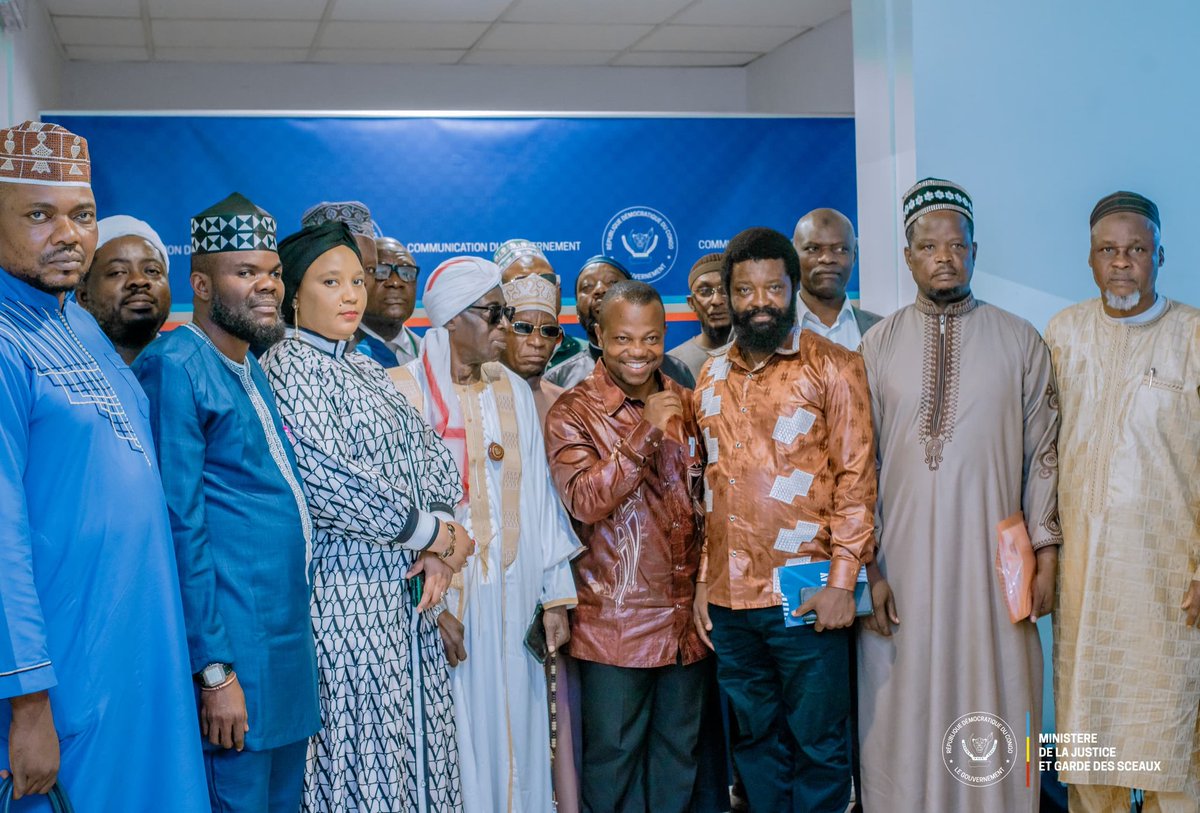 JusticeGouvCD's tweet image. Vers la fin de la crise de leadership au sein de la communauté musulmane en RDC
Le 16 juillet dernier, Son Excellence Samuel MBEMBA KABUYA a échangé avec les représentants des trois tendances opposées de la COMICO, dans le cadre d’une séance de travail centrée sur l’analyse du…