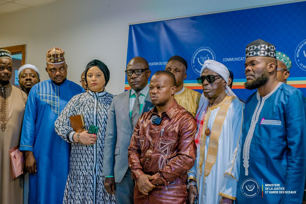 JusticeGouvCD's tweet image. Vers la fin de la crise de leadership au sein de la communauté musulmane en RDC
Le 16 juillet dernier, Son Excellence Samuel MBEMBA KABUYA a échangé avec les représentants des trois tendances opposées de la COMICO, dans le cadre d’une séance de travail centrée sur l’analyse du…