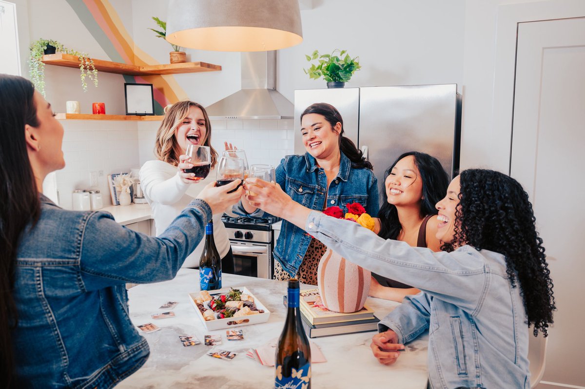 Dollywines's tweet image. Which Dolly Wine are you bringing to the party...🍷✨ Find a retailer near you at the link in bio.
