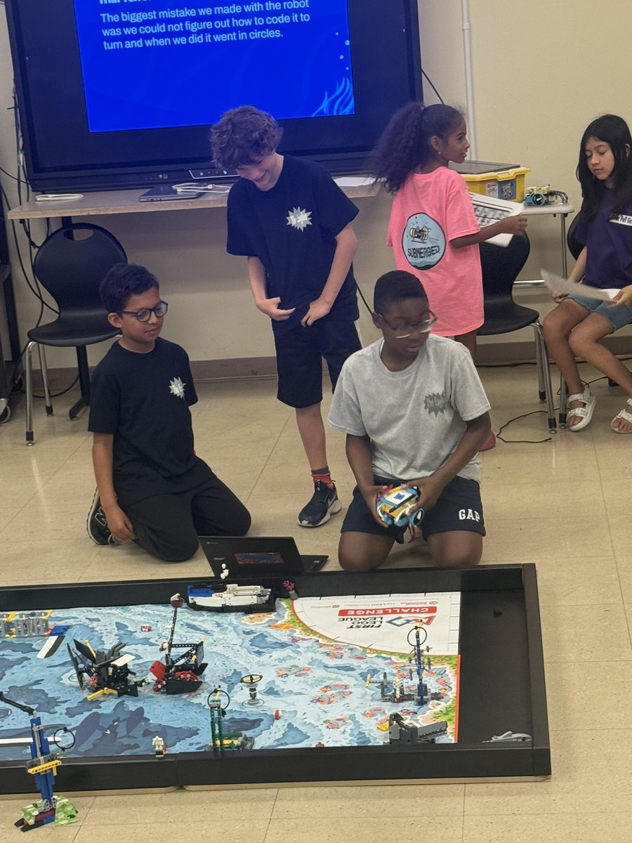 Peekskill_STEAM's tweet image. Today @PeekskillCSD students showcased their creativity & teamwork for the FIRST LEGO League Challenge. Big thanks to Ms. Rossi,Ms. Newby & Ms. Wetmore for launching our robotics program! Let’s celebrate our ES innovators! @hawksSTEAM @KernMojica1 @oaksideawesome @melanie_wetmore