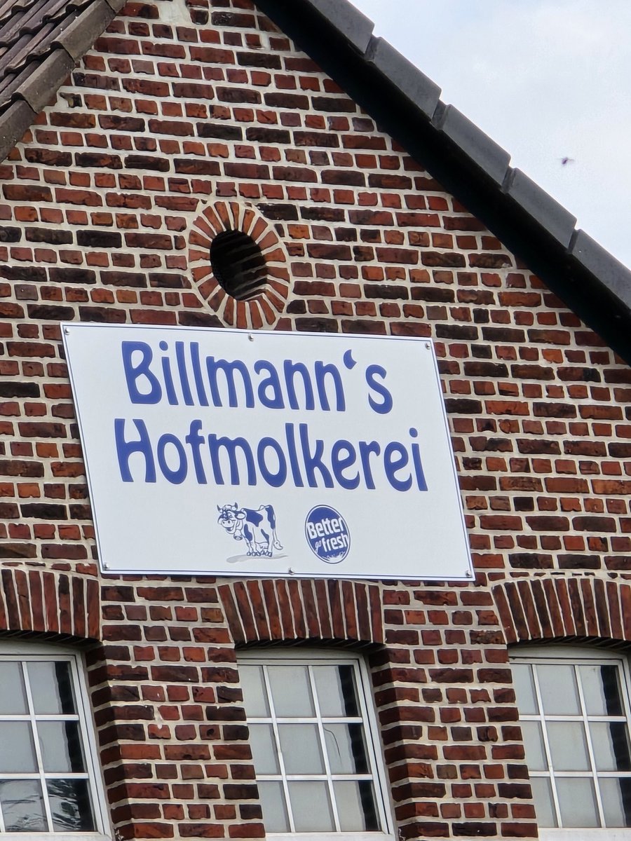 FreetimeAdventu's tweet photo. Billmann's Hofmolkerei
------------------
#Billmann #waltrop #spazieren #heimat #Tiere  #bauernhof #natur #freetimeadventure #farm  #landschaft  #animals #photooftheday #photography #photographer
#life #cows #kühe #leben #healthy #gesund #peace #frieden #nature #natur https://t.co/IMfHuDtniF