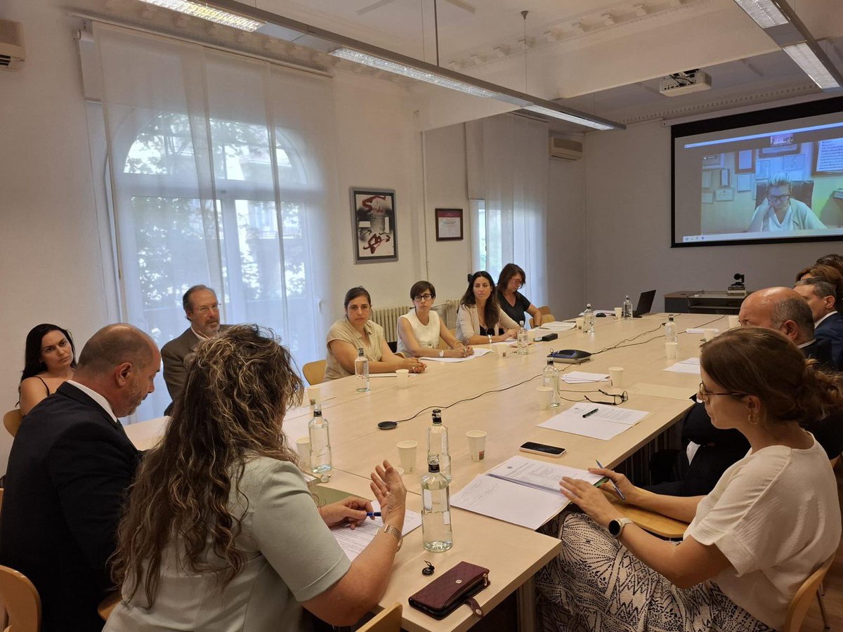Consell de l’Advocacia Catalana (@conselladvocat) on Twitter photo 🔵 Nova reunió del grup de treball per consensuar millores en l’atenció a la infància
✅ Juristes, experts i administració han coincidit en la necessitat d’avançar en la protecció i defensa dels drets de nens, nenes i adolescents
🗣️ <a href="/joan_quasar/">Joan Martínez García</a> <a href="/EstherICASF/">Esther López</a> <a href="/IGellida/">Marta Mnez i Gellida</a> 🔵 Nova reunió del grup de treball per consensuar millores en l’atenció a la infància
✅ Juristes, experts i administració han coincidit en la necessitat d’avançar en la protecció i defensa dels drets de nens, nenes i adolescents
🗣️ <a href="/joan_quasar/">Joan Martínez García</a> <a href="/EstherICASF/">Esther López</a> <a href="/IGellida/">Marta Mnez i Gellida</a>