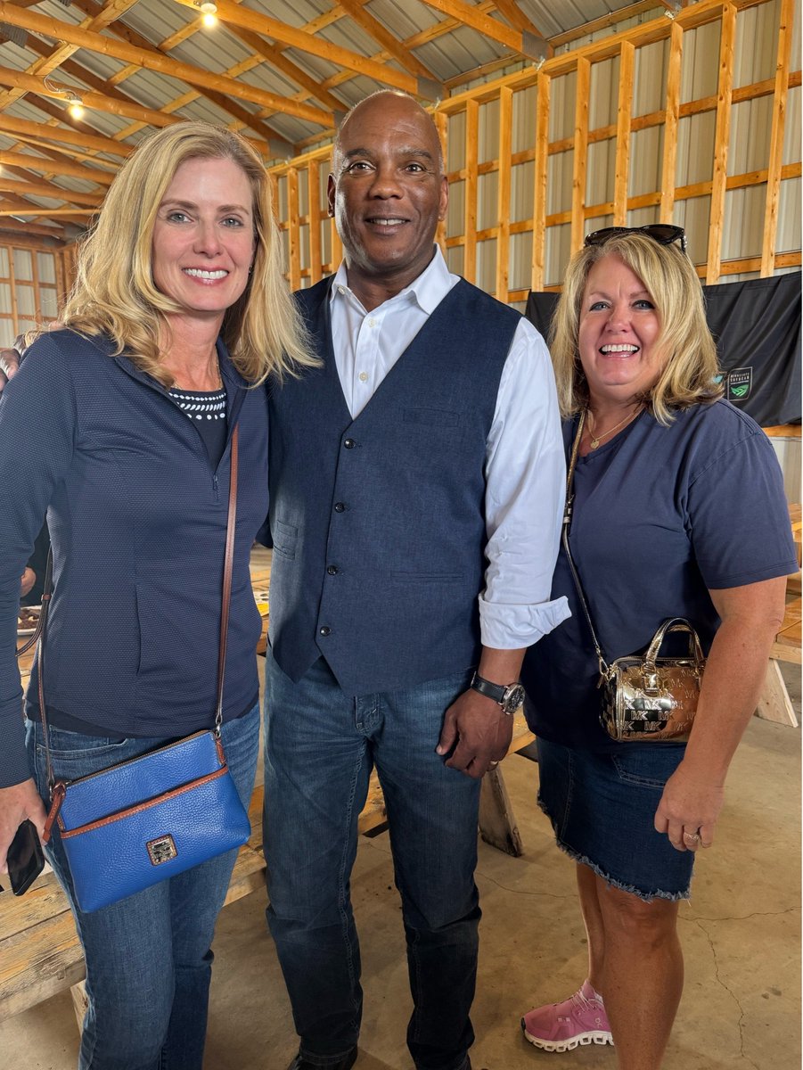 KendallQuallsMN's tweet image. I had a great time at the Kittson County Fair's Supper last night!
Minnesota's Agriculture is a crown jewel of our state but don't forget that Tim Walz thinks it's nothing more than “rocks and cows.”