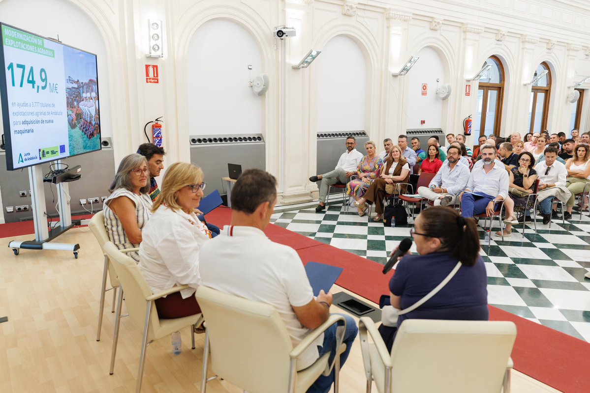 Ramón Fernández-Pacheco M (@ramonfpm) on Twitter photo Seguimos recorriendo #Andalucía. Esta tarde en #Granada, entrega de #ayudas para la modernización de explotaciones agrarias.
🚜 29,1M€ que llegarán a 612 agricultores y ganaderos de cien municipios granadinos.
Desde la <a href="/AndaluciaJunta/">Junta de Andalucía</a> estamos siempre al lado del campo.
#FEADER Seguimos recorriendo #Andalucía. Esta tarde en #Granada, entrega de #ayudas para la modernización de explotaciones agrarias.
🚜 29,1M€ que llegarán a 612 agricultores y ganaderos de cien municipios granadinos.
Desde la <a href="/AndaluciaJunta/">Junta de Andalucía</a> estamos siempre al lado del campo.
#FEADER
