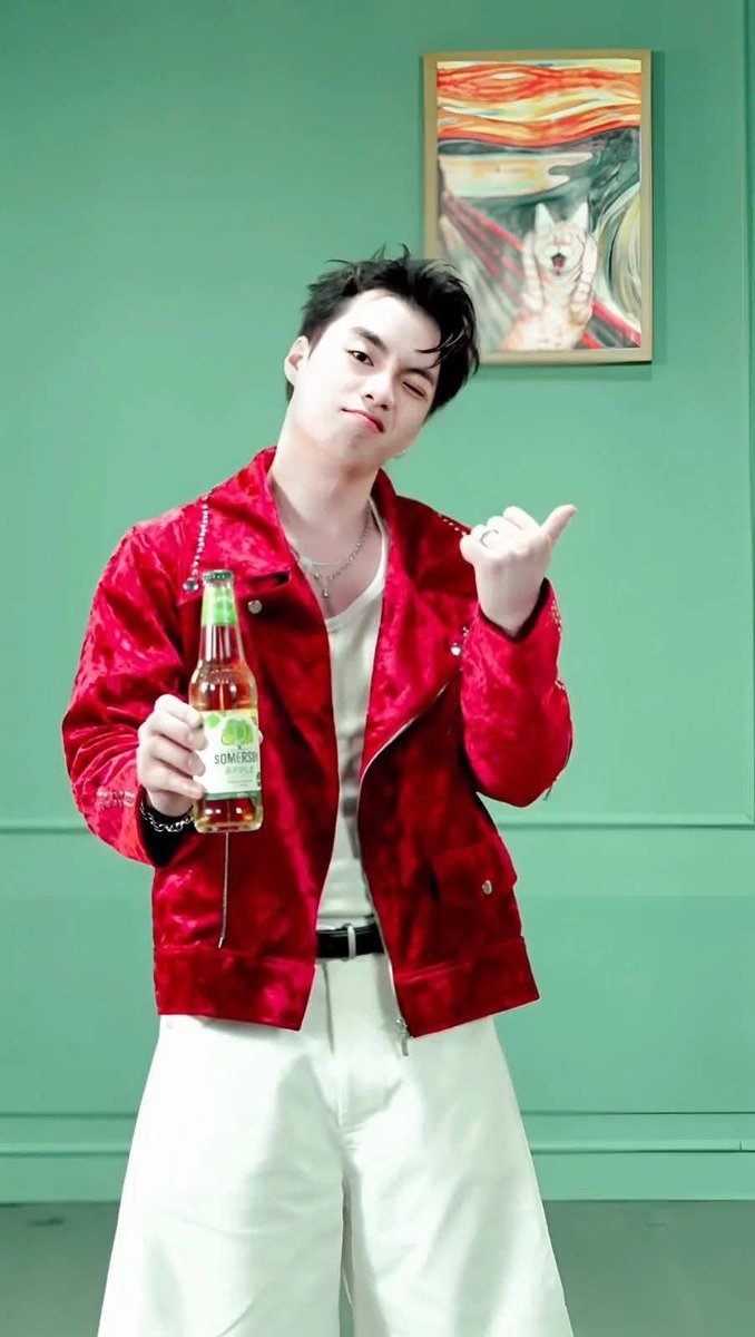 Chipbong1204's tweet photo. Nắng đã có mũ, mệt đã có Tour…còn khát nước thì thêm chai cùng Negav nhaaa 
#Negav #Somersby 
#Khỏirườmràngonquáđã #TourNghỉMệtTìnhIu https://t.co/bTwMPPqmUm