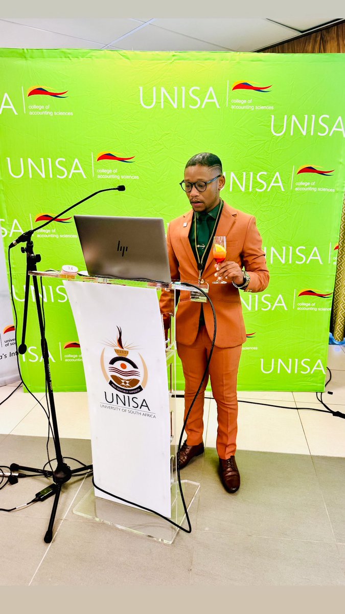 DrCamModisane's tweet image. Prof Bae we-Kantry at work 🔥🔥🥂🥂🍸🍸🔥🔥🤣🤣