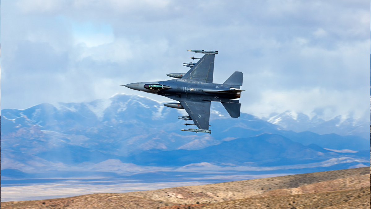 LAXSPOTTER97's tweet image. Tomahawks and Hooters working together to get to the target.