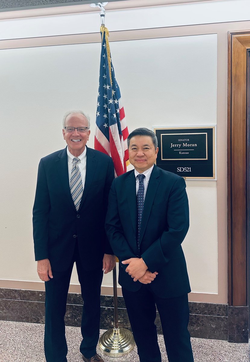 NACHC's tweet image. This week, NACHC CEO @KyuRheeMD met with Senator @JerryMoran to discuss the impact of the budget reconciliation bill on the 32.5 M patients served by Community Health Centers—and the urgent need to extend CHC funding before it expires on Sept. 30, 2025.