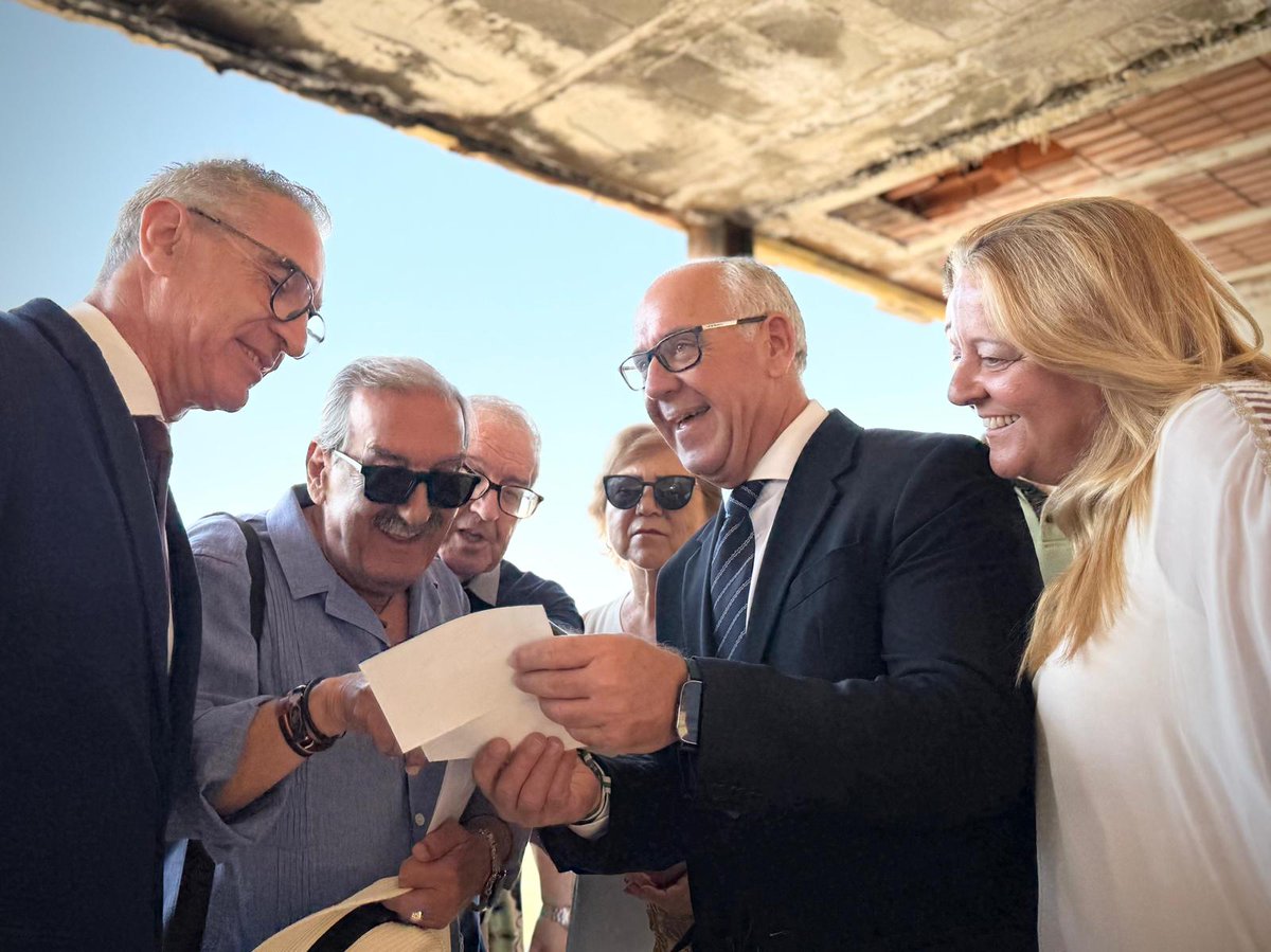 Ángela Hidalgo (@angelahidalgo07) on Twitter photo RESIDENCIA PERSONAS MAYORES 👩🏻🦳👩🏻🦲👵🏻
#Bailén
Un sueño hecho realidad, cuestión de justicia para los mayores de #Bailén y resultado del duro trabajo y esfuerzo <a href="/AndaluciaJunta/">Junta de Andalucía</a> ,<a href="/loleslopez/">Loles López</a> y <a href="/AytoBailen/">Ayuntamiento Bailén</a> , <a href="/Chiquipor/">Luis M. Camacho</a> .👏🏻👏🏻
Desde <a href="/IgualdadAND/">Inclusión Social, Juventud, Familias e Igualdad</a> destinamos 3M€ para su construcción.💪🏻♥️ RESIDENCIA PERSONAS MAYORES 👩🏻🦳👩🏻🦲👵🏻
#Bailén
Un sueño hecho realidad, cuestión de justicia para los mayores de #Bailén y resultado del duro trabajo y esfuerzo <a href="/AndaluciaJunta/">Junta de Andalucía</a> ,<a href="/loleslopez/">Loles López</a> y <a href="/AytoBailen/">Ayuntamiento Bailén</a> , <a href="/Chiquipor/">Luis M. Camacho</a> .👏🏻👏🏻
Desde <a href="/IgualdadAND/">Inclusión Social, Juventud, Familias e Igualdad</a> destinamos 3M€ para su construcción.💪🏻♥️