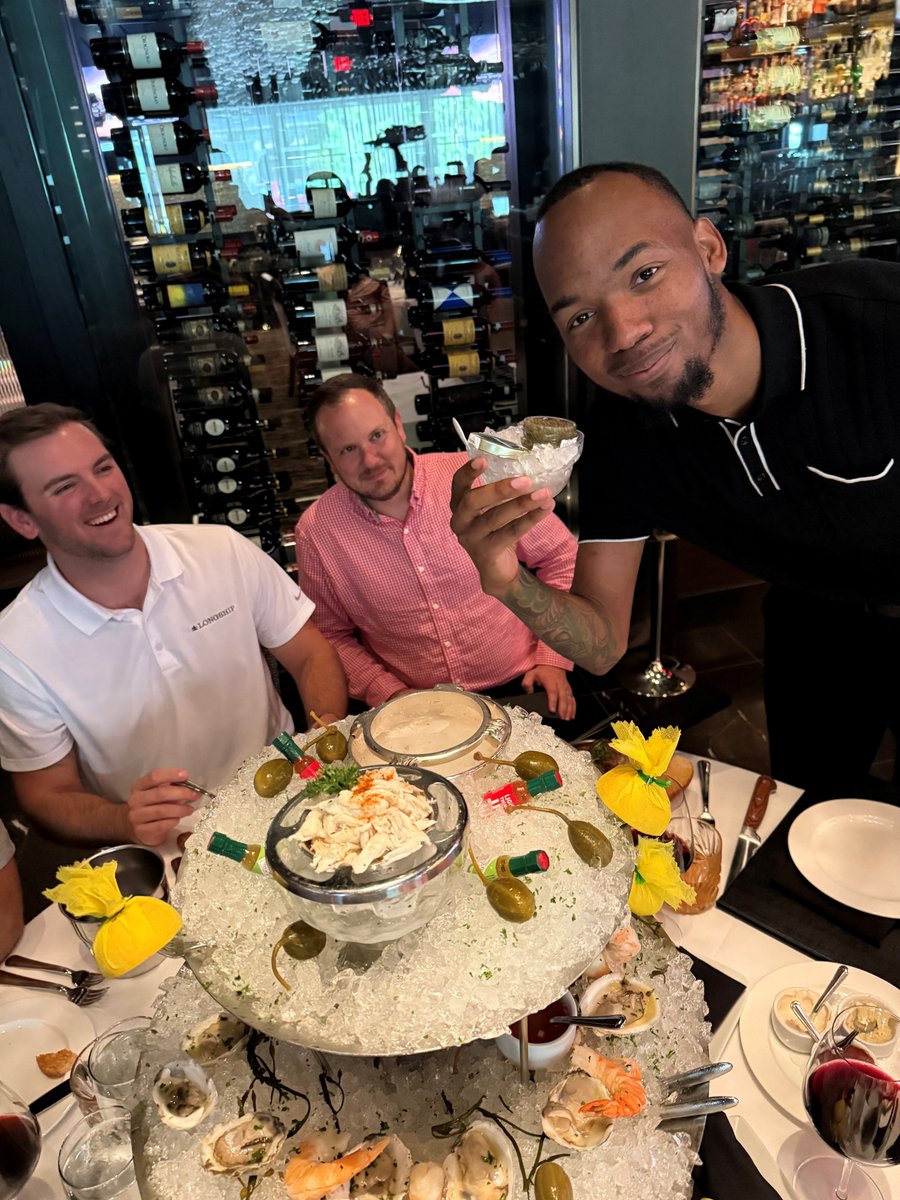 LongshipLex's tweet image. Cheers to celebrating success at Longship-Columbus! 🥂

Our Columbus crew came together for a well-earned group dinner to celebrate their hard work and wins in Q2!

We are grateful for the people behind the progress!

#longship #longshipcolumbus #lifeatlongship #jointheship