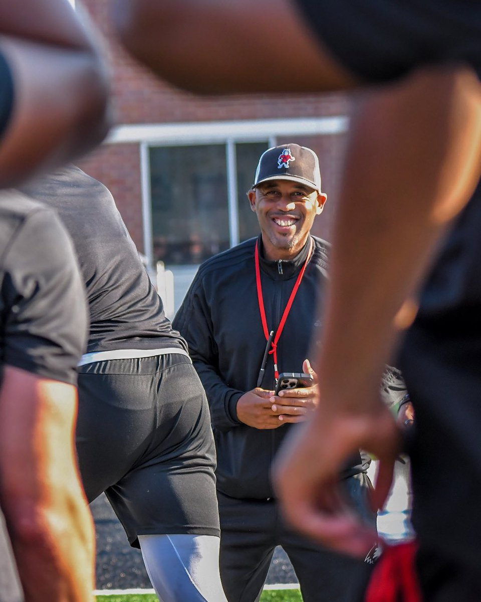 NIU_Football's tweet image. That “football is around the corner” feeling. 😃
#HuntForOne 🐾 | #TheHardWay 🦴