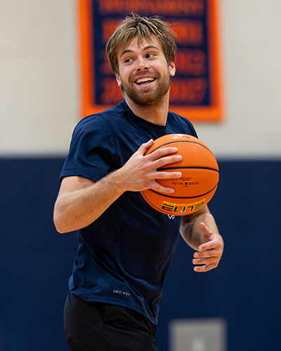 UVAMensHoops's tweet image. BYU transfer Dallin Hall (@DallinHHall) has 124 3-pointers and 413 assists in 100 career games‼️ 🔶⚔️🔷 #GoHoos