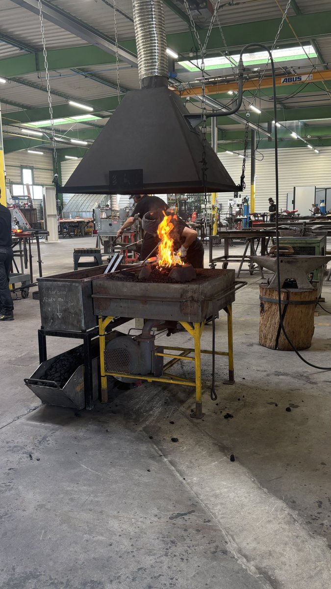 fremyeric1's tweet image. 🛠 Une journée passionnante au cœur de l’#artisanat en #MaineEtLoire !
Heureux de représenter @C_Morancais et @paysdelaloire auprès de la ministre @V_Louwagie pour parler transmission d’#entreprises et soutien à nos artisans 💪
⛪️ Visite du chantier de rénovation de la…