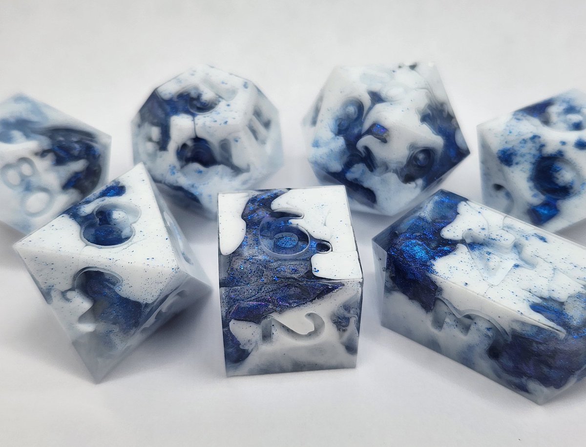 Sinnamon_Dice's tweet image. Blizzard Dice Set ❄️
#dnd #ttrpg #handmadedice #dice #dungeonsanddragons