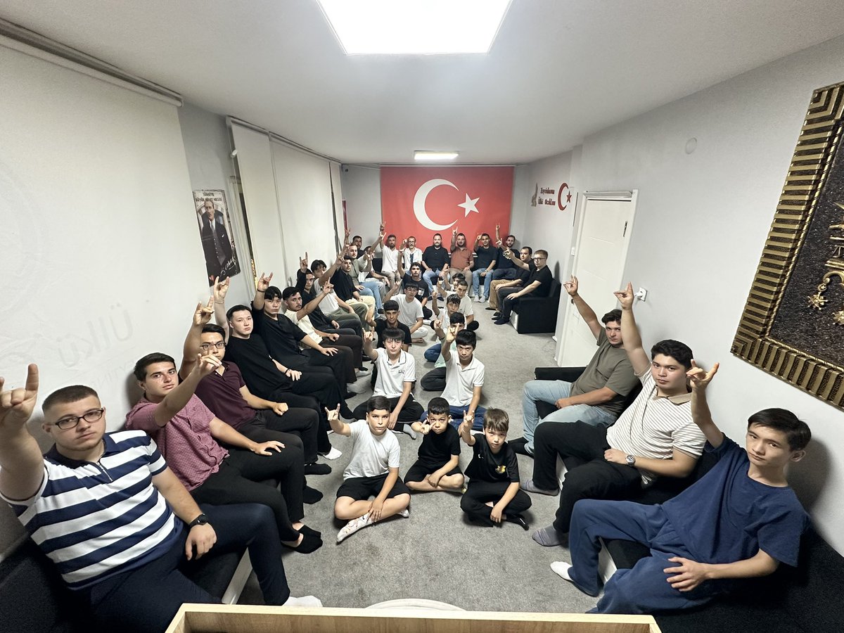 📍 Zeytinburnu Ülkü Ocakları 

Dün, bugün, yarın…

Sonsuza dek, her daim buradayız!

<a href="/ayyildirim1/">Ahmet Yiğit Yıldırım</a> 
<a href="/fatihaydin_TC/">Fatih Aydın</a> 
<a href="/Aalparslandogan/">Alparslan DOĞAN</a> 
<a href="/MuratYukselMY/">Murat YÜKSEL 🇹🇷</a> 
<a href="/CnytErdogan23/">Cüneyt Erdogan</a> 
<a href="/zeytinburnuocak/">Zeytinburnu Ülkü Ocakları</a>