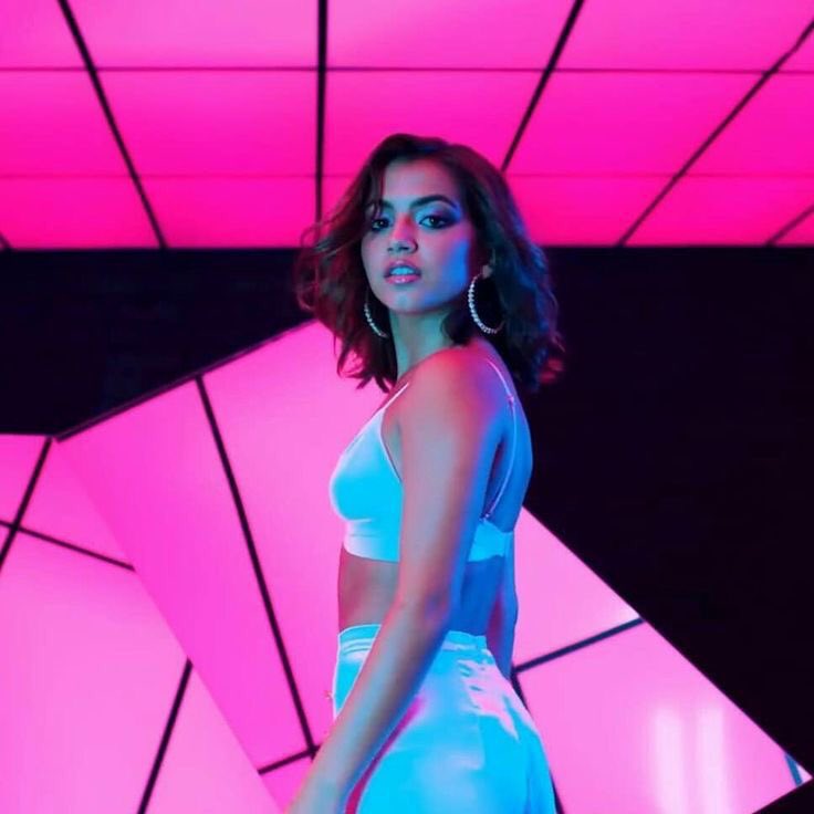 acervomerced's tweet image. A Isabela na época do Now United era tudo