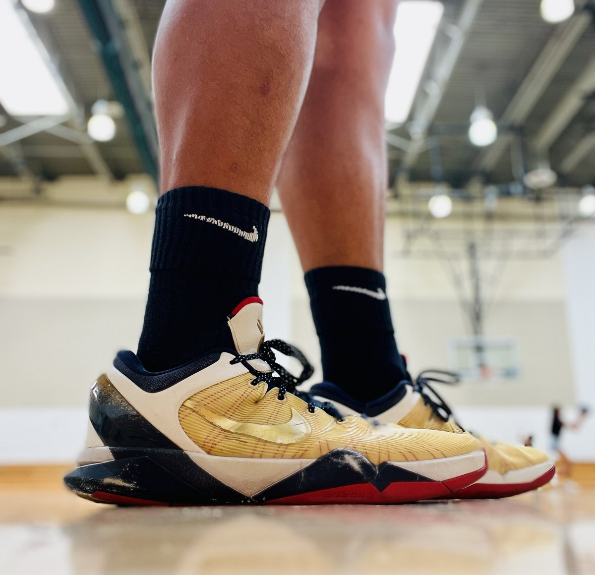 kb8thekid's tweet photo. Kobe 7s Olympics today. Purchase from the Nike vault with the socks! Gotta love that gold swoosh hasn’t given up 😂 #zk7 #underrated @nikebasketball @Nike #kobe #goldmedal #nike #nikebasketball #og #kobe7 #zkvii #wdywt #kotd https://t.co/OOHTRyFaFP