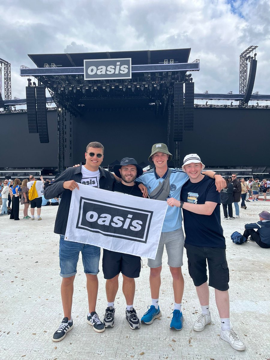 JaydenQPR's tweet photo. No words for how amazing last night was. A day I never thought I’d see. Incredible.  @oasis #oasislive25 https://t.co/TQHoLkoZTB