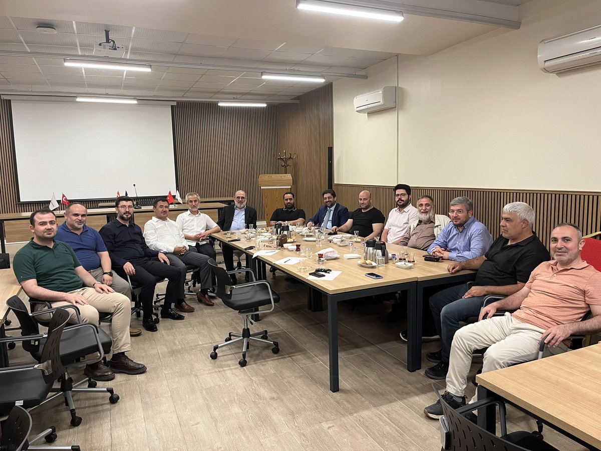 📚 Uluslararası Dini Yayıncılar Derneği’nden 2025 Kitap Fuarları İçin Stratejik Toplantı

Uluslararası Dini Yayıncılar Derneği, üyeleriyle birlikte 2025 yılının ikinci yarısında katılım sağlanacak uluslararası kitap fuarlarını planlamak üzere önemli bir toplantı gerçekleştirdi.