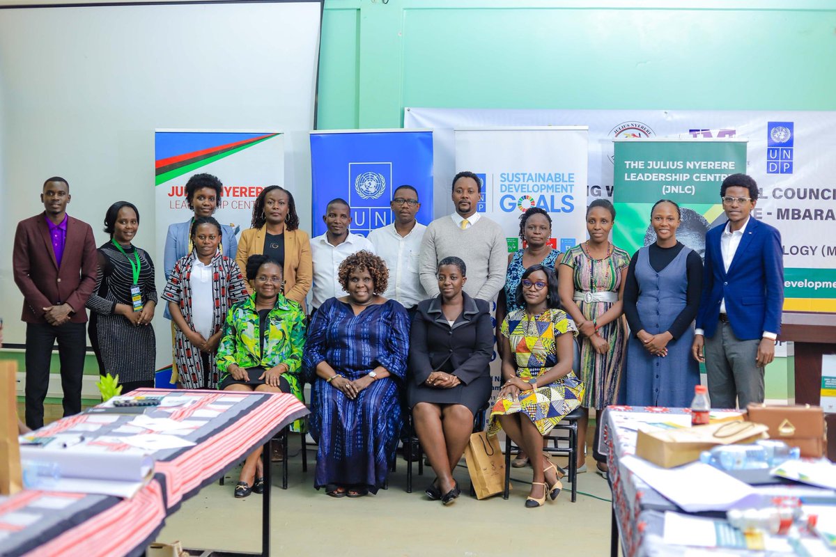 TushemeririweK's tweet image. Still about the leaders training @MbararaUST .
The Entrepreneurs in the training got a Special picture moment with The ED @TheJNLC , Ms. Annet Mpabulungi-Wakabi, Team Leader Governance,@UNDPUganda , Dr Viola and our amazing facilitators.