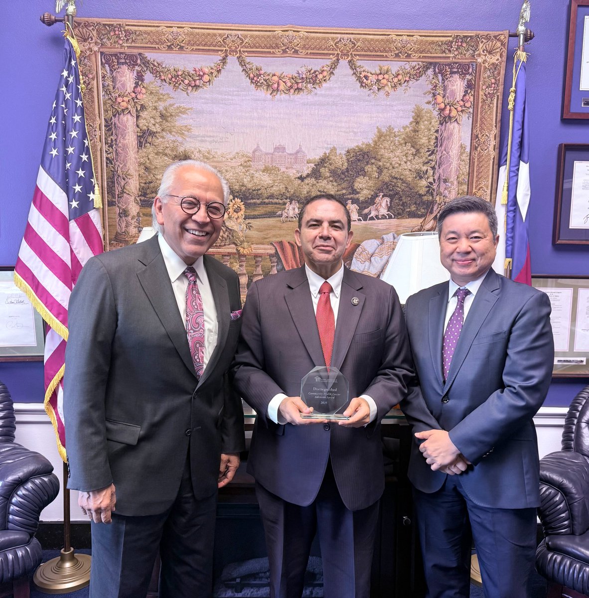 NACHC's tweet image. Appreciate @RepCuellar for meeting with NACHC CEO @KyuRheeMD to discuss the importance of extending CHC funding before it expires on Sept. 30, 2025—for the 32.5M patients CHCs serve. #ValueCHCs