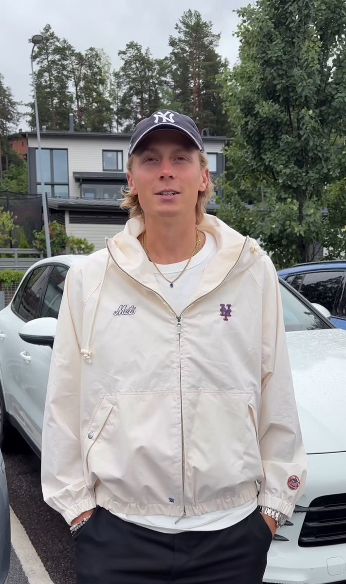 nontennisfits's tweet photo. Emil Ruusuvuori on Instagram, July 2025

Aimé Leon Dore @AimeLeonDore New York Mets lightweight embroidered cotton jacket ($350) 

Aimé Leon Dore for New Era New York Yankees “Souvenir Ballpark” cotton hat ($70) https://t.co/yIlrwGgNad