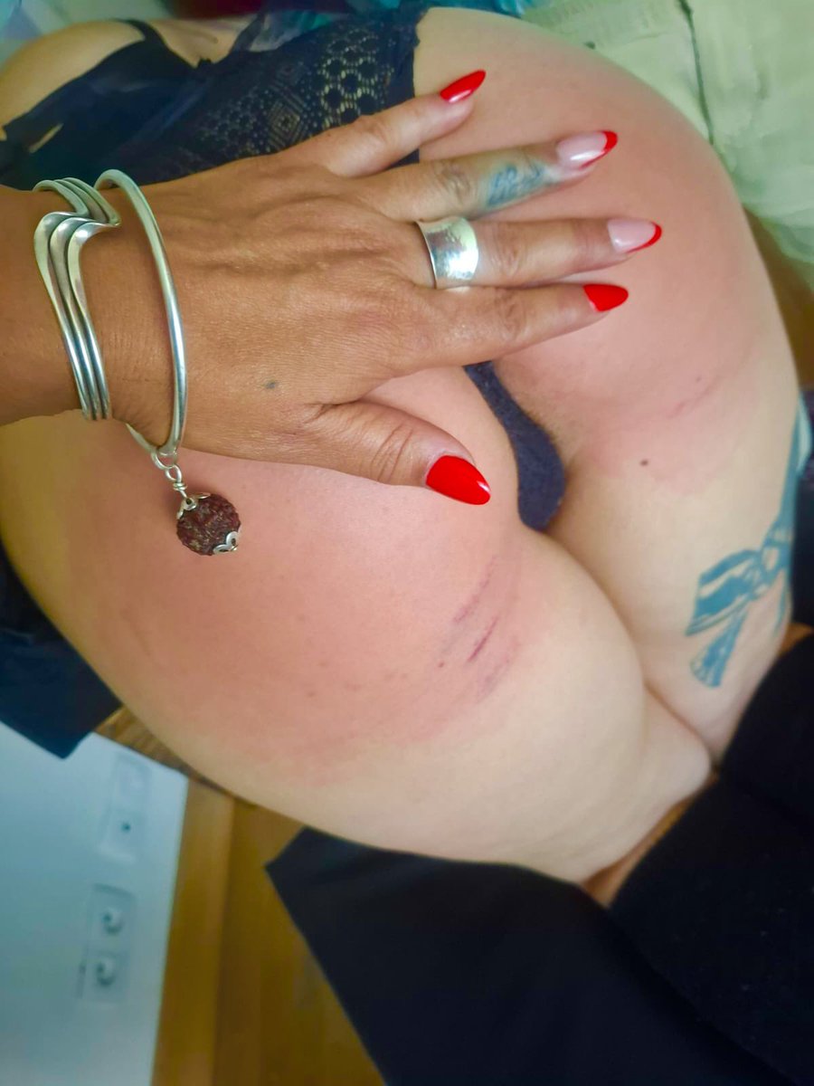 Lingerie vintage ✨Le reste des photos sur mon OF,  des vidéos bientot. Nous avons  fait plusieurs classe et des punitions intensives <a href="/SpankKassandra/">Miss Kassandra</a> 🤭🤗

Ce fessier mériter d’être rougie 🤭#spank #spanked #otk <a href="/2kingsspanking/">2kingsspankingparties</a>