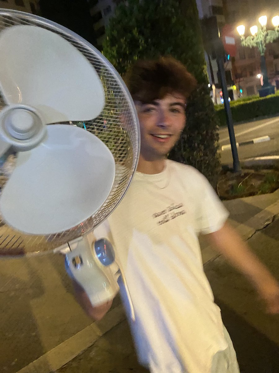 0707Javich's tweet photo. @AguaPotableRica Tete el ventilador dice que no https://t.co/arGWKvrAMl