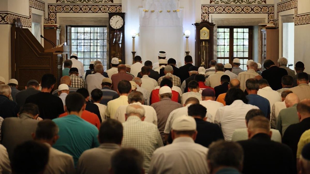 15 Temmuz demokrasi ve milli birlik gününde bütün protokolün katılımıyla şehit kabir ziyaretleri yapıldı.
Öğlen namazında Piri Mehmet Paşa Camiinde şehitlerimiz için mevlit okundu.
Müftü İsa Sağlam: “Allah bir daha bu millete 15 Temmuz gibi bir kalkışma yaşatmasın." dua etti.