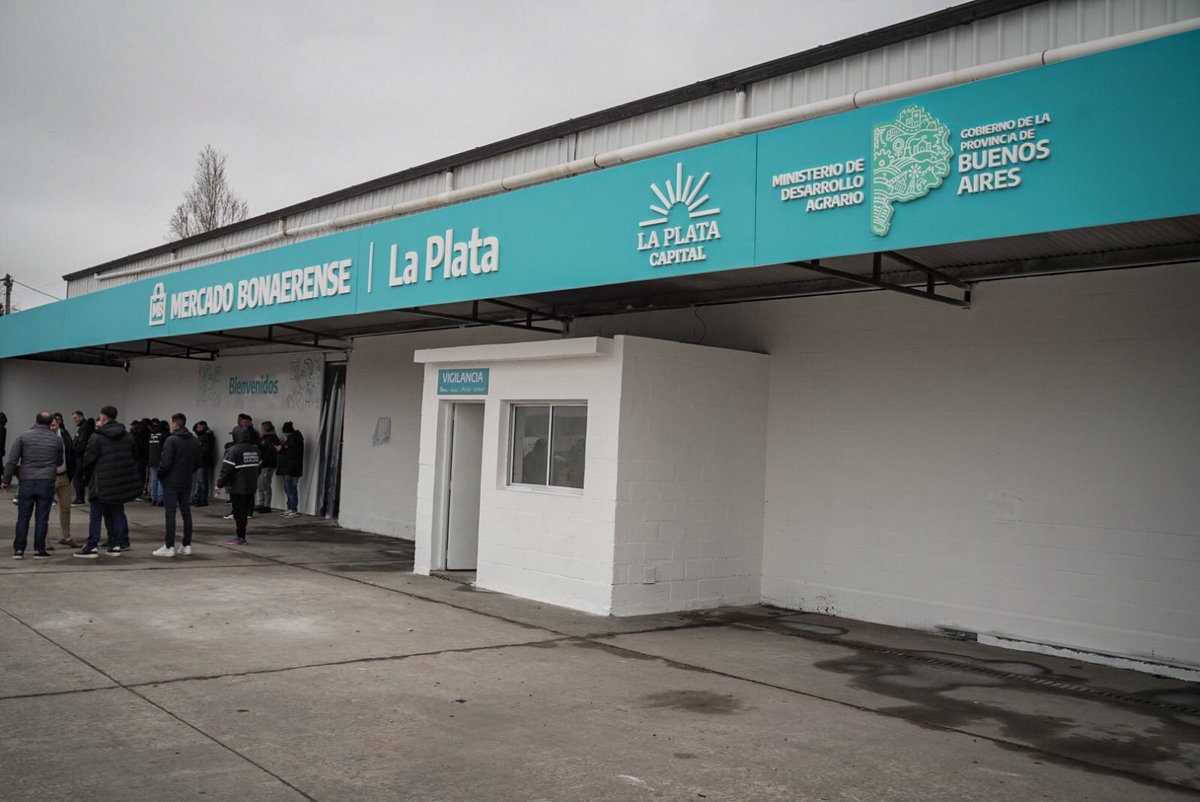 Las y los platenses ahora tienen donde hacer las compras con los beneficios de Mercados Bonaerenses: precios más bajos, comercialización directa, alimentos variados y saludables y los reintegros de Cuenta DNI.