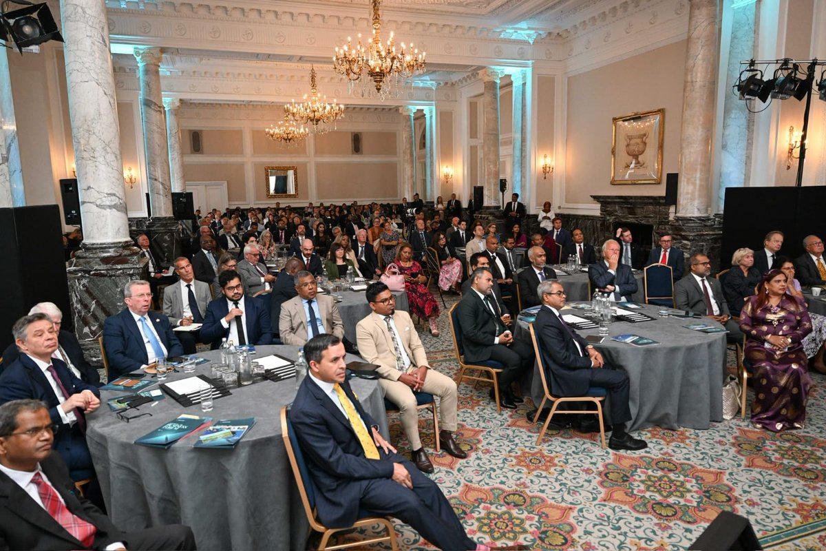 Minister @Abkhaleel accompanied President Dr. <a href="/MMuizzu/">Dr Mohamed Muizzu</a> at the Maldives–UK Business Forum in London today. Connecting with industry leaders and exploring new opportunities for investment in the Maldives. 

🇲🇻🤝🇬🇧