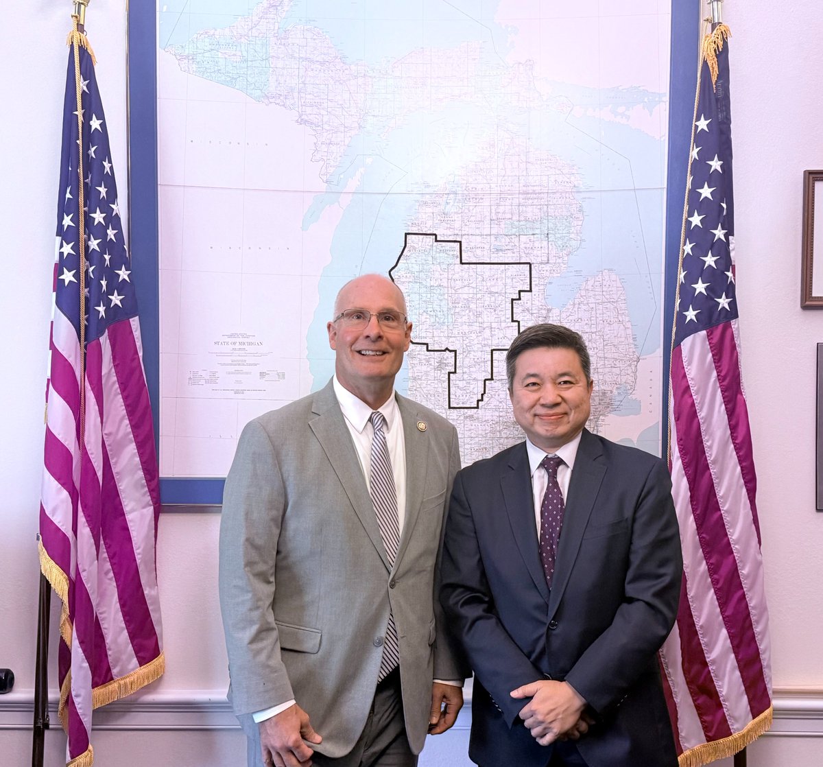 NACHC's tweet image. Thanks to @RepMoolenaar for meeting with NACHC CEO @KyuRheeMD to talk about what’s at stake for the 32.5M patients served by CHCs—and the urgent need to extend CHC funding before it expires on Sept. 30, 2025. #ValueCHCs