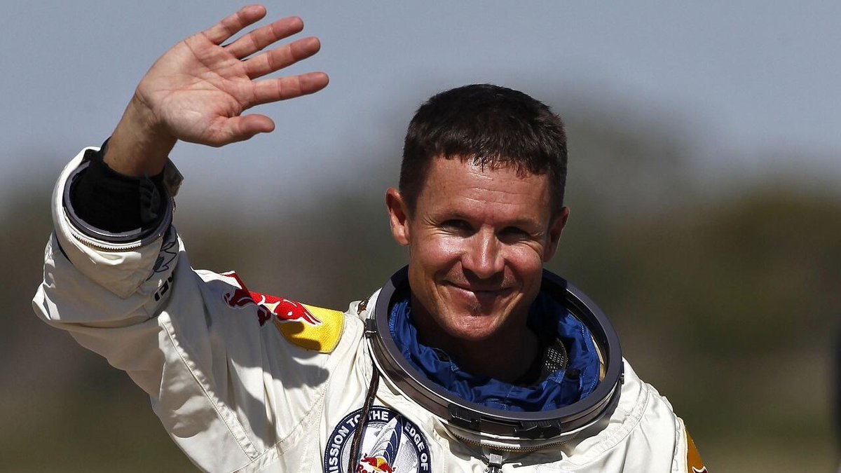 RFI's tweet image. Le champion autrichien de saut extrême Felix Baumgartner meurt en Italie à 56 ans rfi.my/Bqq3.x