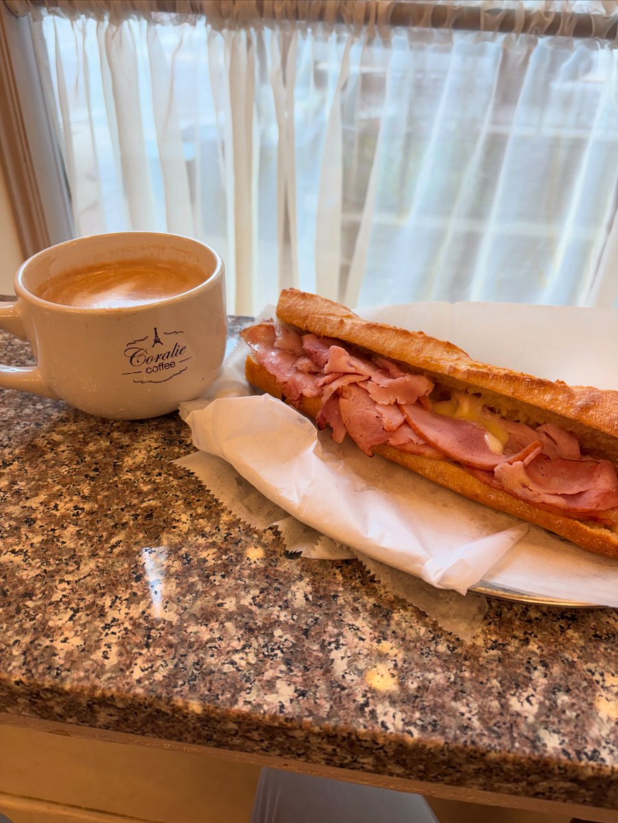Joe_Amodio's tweet image. This seems like the kind of lunch F. Scott Fitzgerald and his fellow expat novelist chums might go for. #grrmworkshop #novelinprogress @medillschool @patisseriecoralie