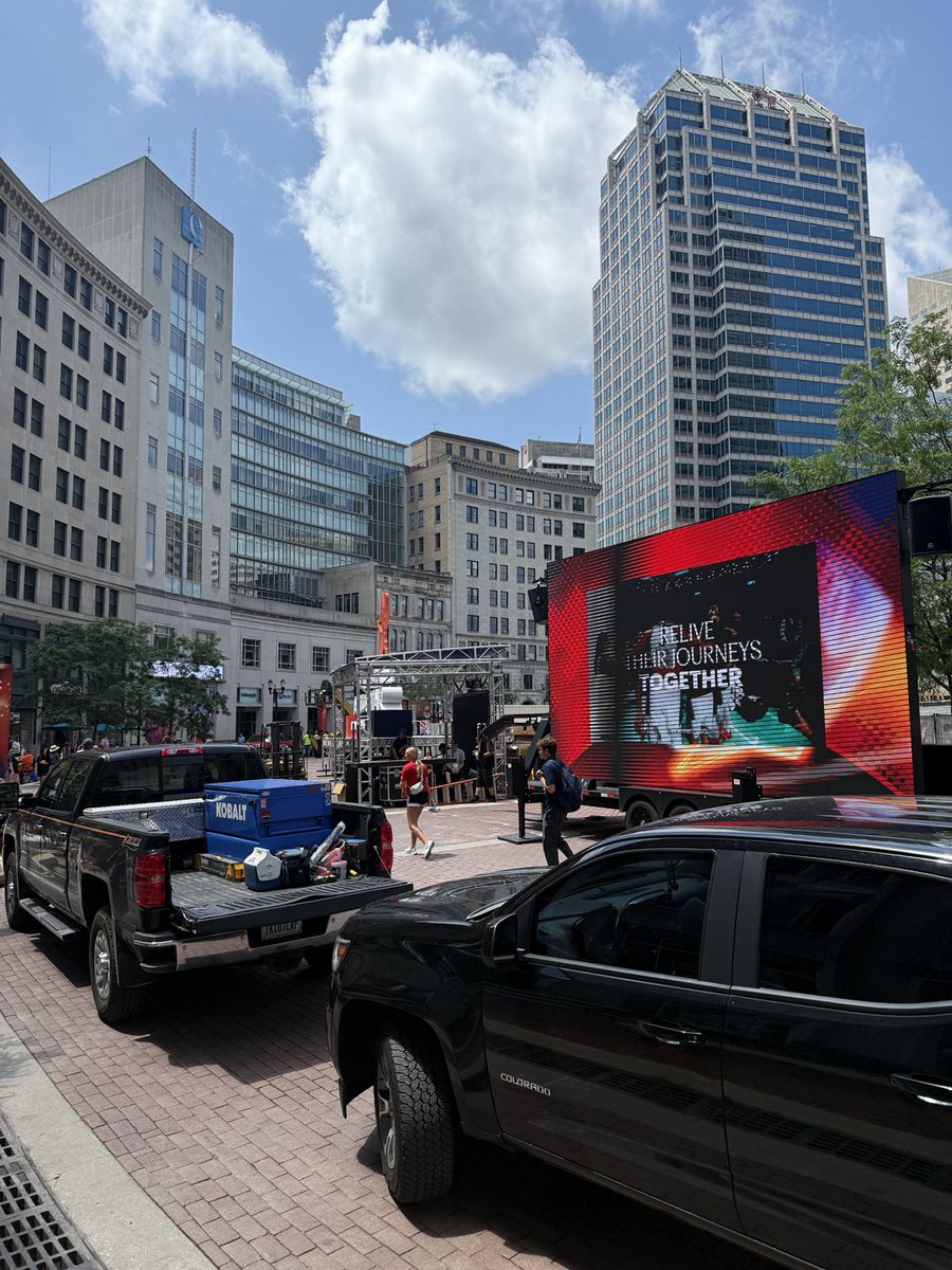 ejbroecker's tweet photo. Lots of activity #gett’nready for ⁦@WNBA⁩ all star weekend ⁦@IndyDT⁩ ⁦@IndianaFever⁩ ⁦@IndyChamber⁩ ⁦@INDairport⁩ ⁦@Windsorjewelry⁩ https://t.co/C7dpStGPYR