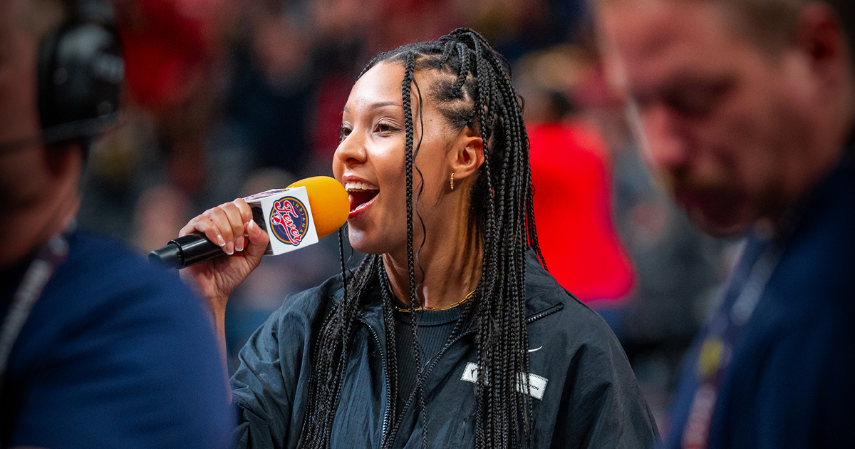 LifeAtPurdue's tweet image. The @IndianaFever are hosting the @WNBA All-Star Game — and Olivia West has a courtside seat.
Learn how the @PurdueAgEcon alum became the Fever’s in-game host at @GainbridgeFH. ⬇️ purdue.university/44vevlV