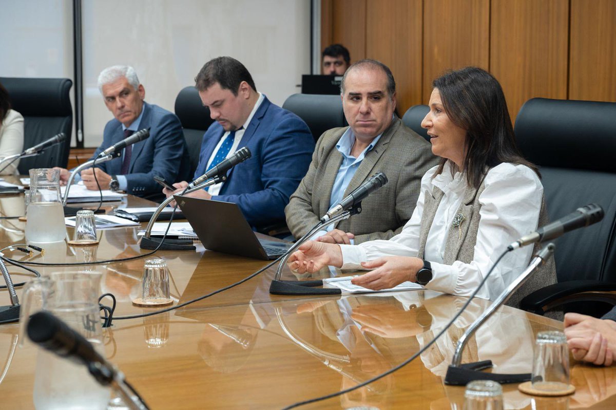 Hoy, dimos un gran paso para la aprobación del proyecto de Economía Plateada. En tiempos de sociedades cada vez más longevas, hace falta promover todo el potencial emprendedor de las personas +60. 

#EconomíaPlateada #UruguayPlateado