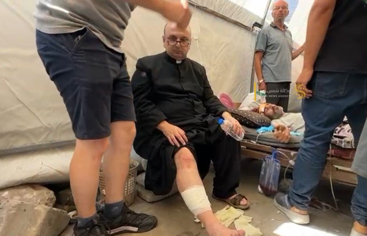 fnaim65's tweet image. Statement of the Latin Patriarchate of Jerusalem
This morning, at approximately 10:20 a.m., the Compound of the Holy Family in Gaza, belonging to the Latin Patriarchate, was struck by the Israeli army. As of this hour, three individuals lost their lives as a result of the…