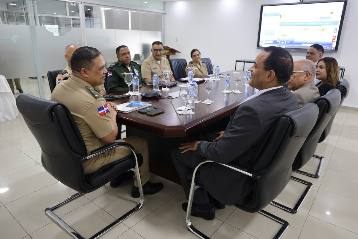 UNADE_RD's tweet image. 📚🤝 La Universidad Nacional para la Defensa (UNADE) recibió la visita de cortesía académica de las autoridades de la Universidad Católica Santo Domingo (UCSD), encabezadas por el reverendo padre Dr. José Luis de la Cruz, rector de esa alta casa de estudios.