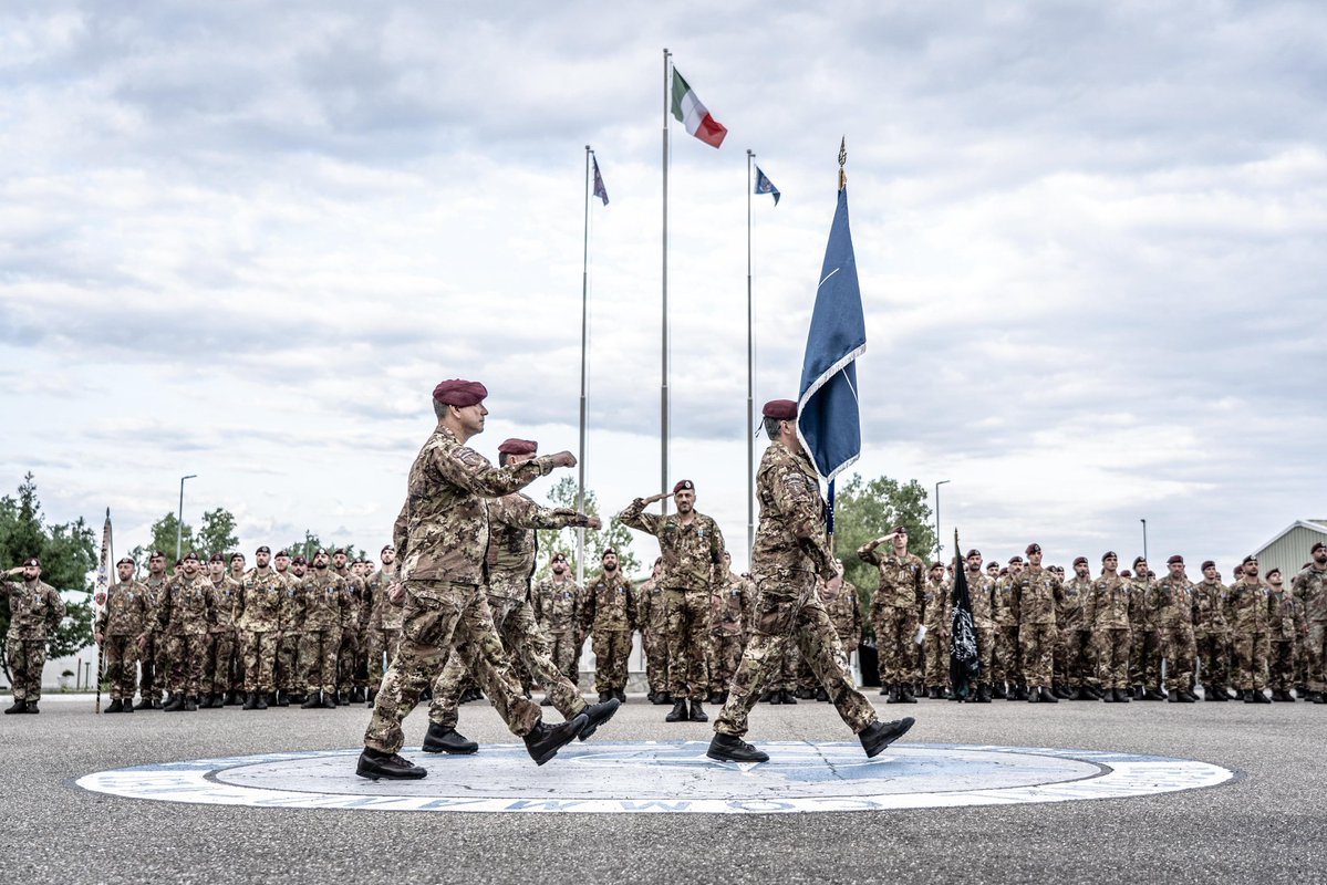 NATO_KFOR's tweet image. The Commander of Regional Command West (RC-W) of the #NATO-led #KFOR mission, Colonel Francesco Errico, presided over the Medal Parade Ceremony of the Italian contingent held at Camp Villaggio Italia in Pejë/Peć.

#UNITASOMNIAVINCIT
#StrongerTogether