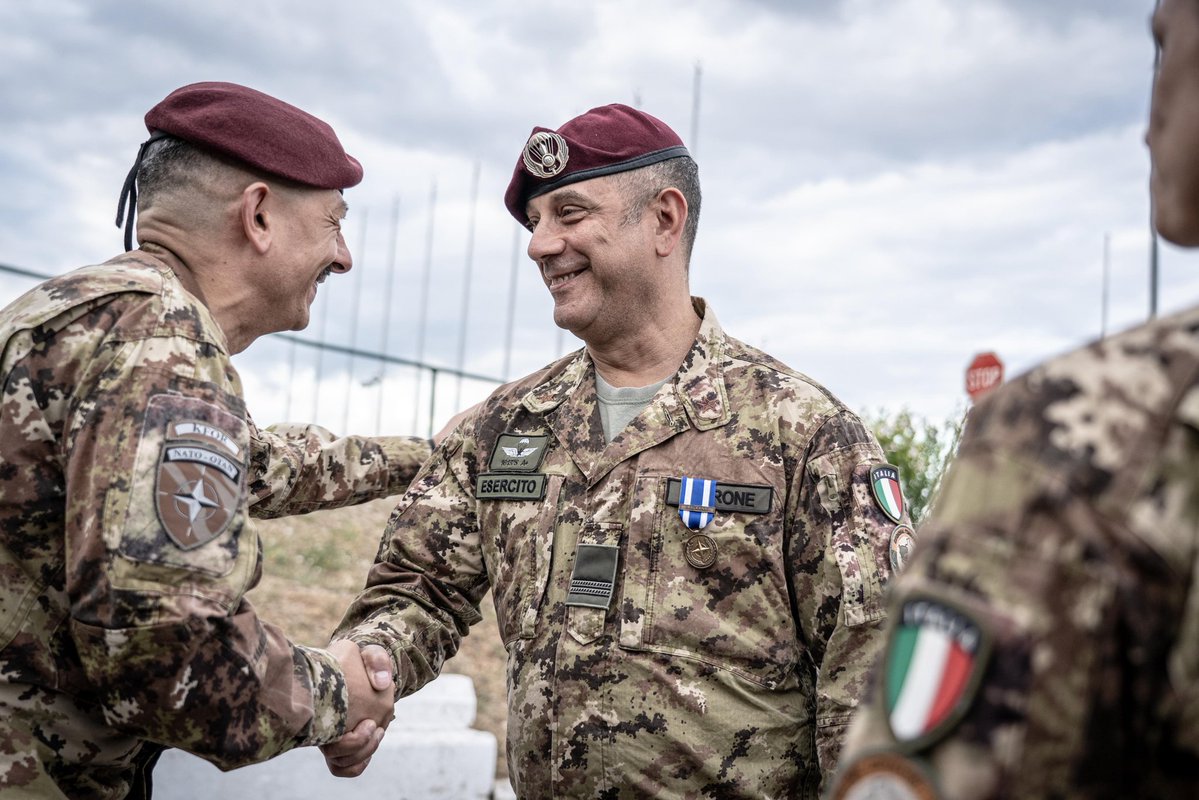 NATO_KFOR's tweet image. The Commander of Regional Command West (RC-W) of the #NATO-led #KFOR mission, Colonel Francesco Errico, presided over the Medal Parade Ceremony of the Italian contingent held at Camp Villaggio Italia in Pejë/Peć.

#UNITASOMNIAVINCIT
#StrongerTogether