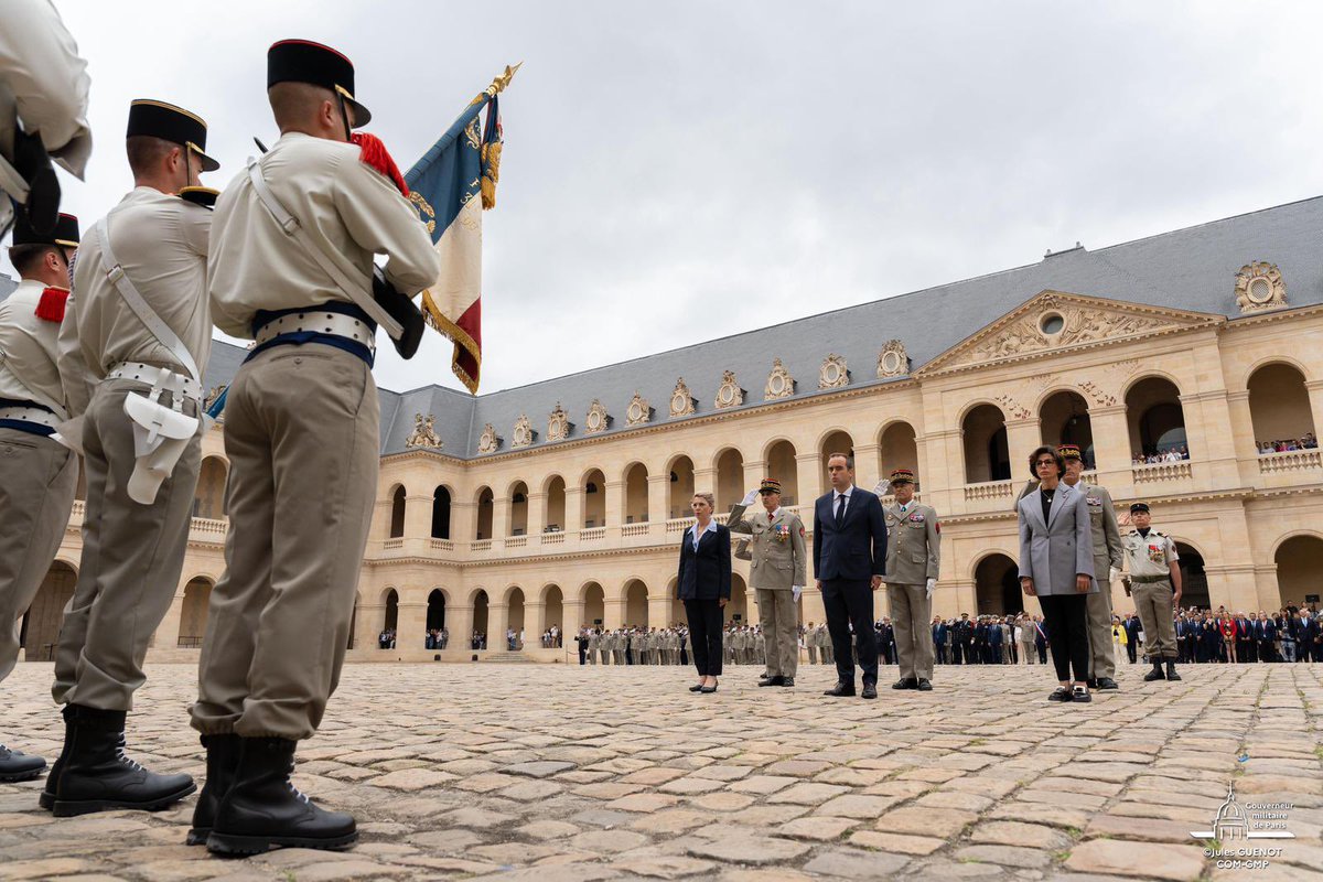 CEMA_FR's tweet image. Aux Invalides, hier aux côtés du ministre des Armées @SebLecornu, pour l’adieu aux armes du général d’armée Christophe ABAD.
Homme de terrain, sapeur pour toujours servir, engagé sur les théâtres les plus périlleux, chef au parcours exemplaire et véritable frère d’armes guidé…