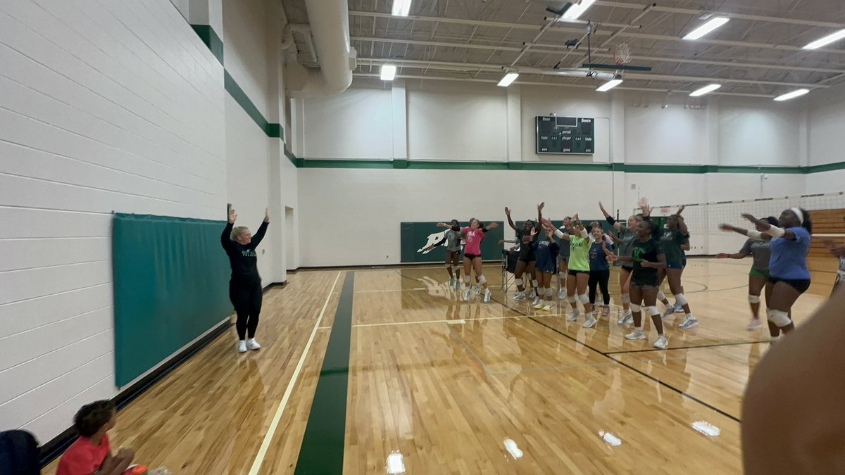 MCHSVB's tweet image. Happy Birthday to our fearless leader @Coach_JonesVB 🎉
