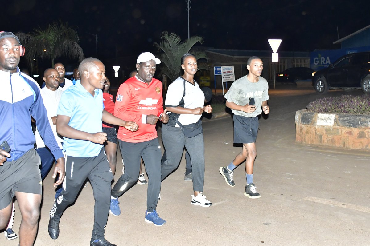 GisagaraNyc's tweet photo. #GisagaraNightRun VM Assoc wa @GisagaraDistr Madame @Denise_Dusabe01 arikumwe n'abandi bayobozi bifatanyinye n'urubyiruko rwo mu mirenge ya Ndora na Kibilizi muri siporo iba buri wa kane
yabashishikarije gukomeza guyikunda no kwirinda icyarushora mu ngeso mbi,
#SiporoNiUbuzima https://t.co/XlFBde07R5