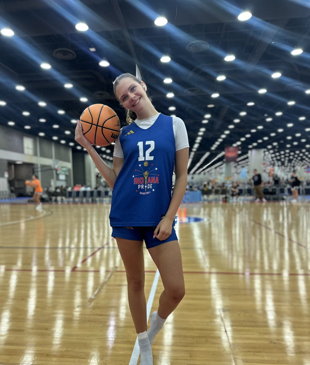 rowanradaszewsk's tweet image. My last Run4Roses tournament ever! Such a bittersweet moment. I’m so grateful for the opportunity that I have been given to be able to participate in events like these and so grateful for my teammates!!
@INPrideXtreme @BCLADYTIGERS @riseupsports1 @SelectEventsBB @CertifiedBball