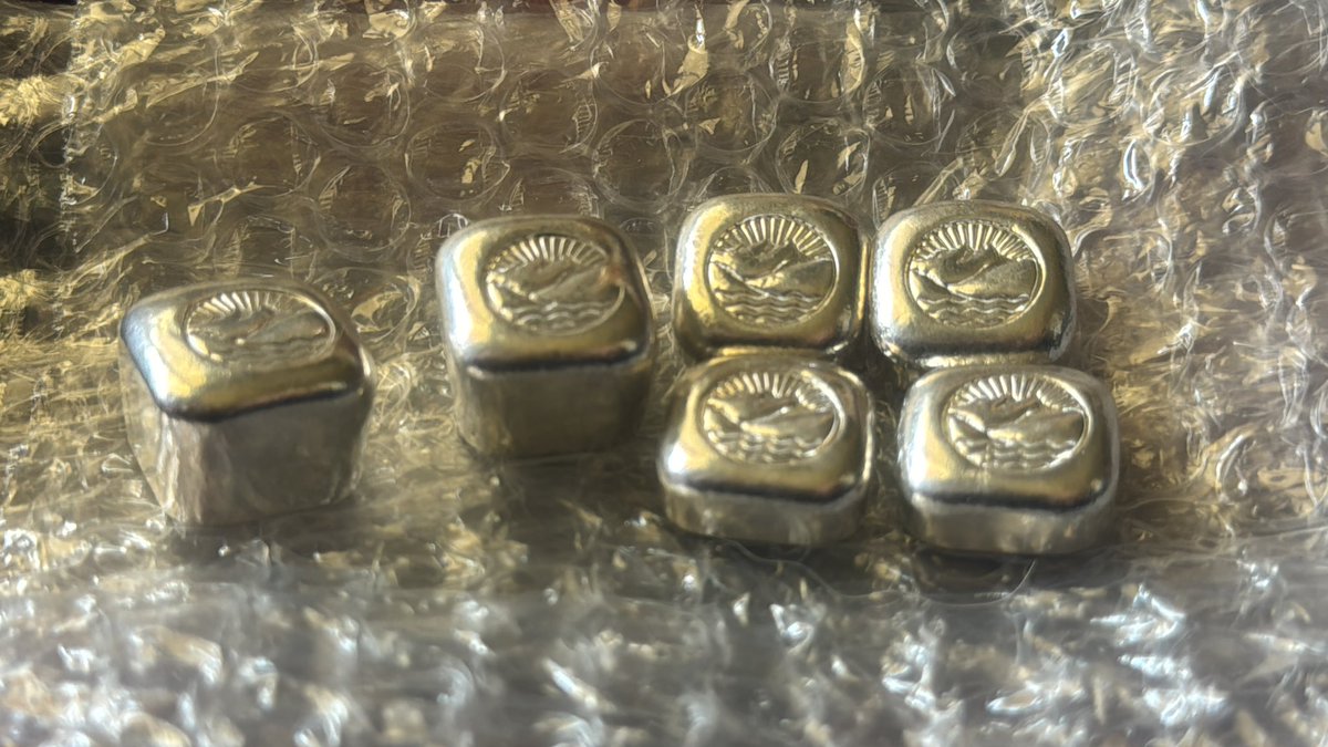 Ricardo00032097's tweet photo. @RichardCabezza @FirstMintLLC Mines arrived today! #squircle https://t.co/5nS0jYO0eJ