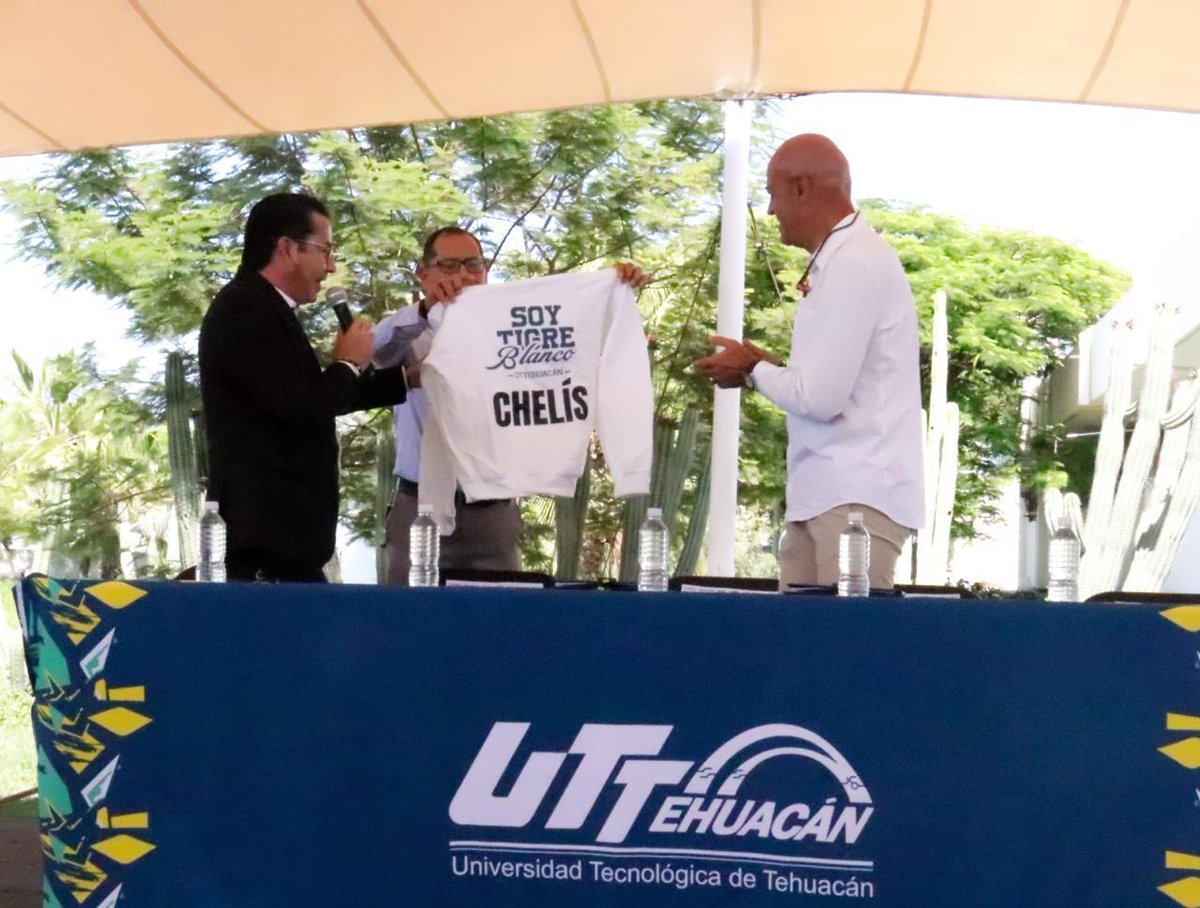 Tribunadeportes's tweet photo. 📹 #Video | @Elchelis realiza gira de trabajo en #Tehuacán
Se realiza firma ✍️ de convenio entre @UDEP_Puebla y #UTT, que se suma al vínculo con otras instituciones.
#Chelis promueve el deporte ⚽️⚾️🥎🏀🏐 como parte de la vida. https://t.co/VUsPvZm4Dq