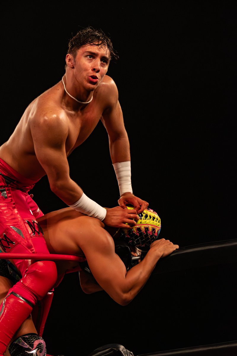 wackelvaney's tweet image. Shot for @OfficialPWI: @thenickwayne threatens to remove the mask of @CMLL_OFICIAL star @Titan_cmll at #SupercardofHonor.