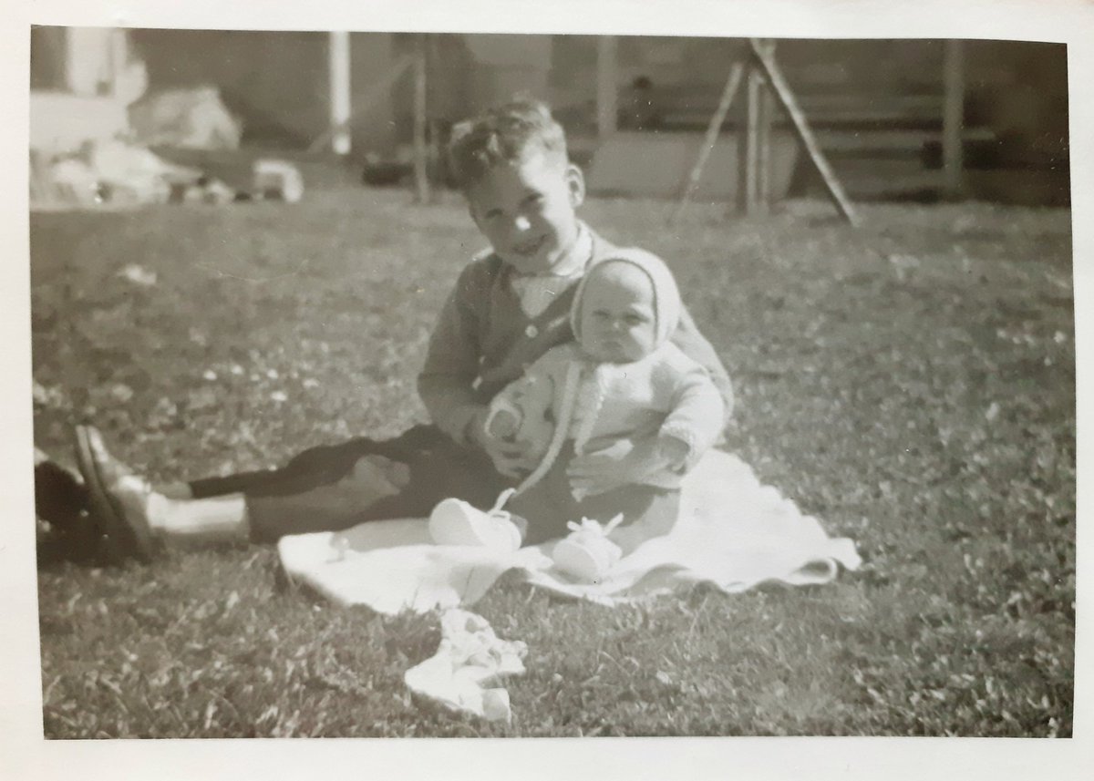 Wenn du zur Einschulung 1960 (Klosterlechfeld)  ein Schwesterchen geschenkt bekommst 🤪
#ThrowbackThursday