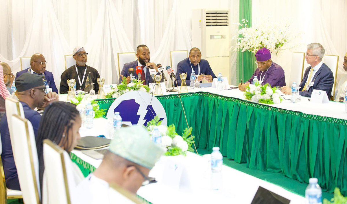 HassanAliJoho's tweet image. Today, I took part in the Africa Ministerial Round Table held on the sidelines of the 4th African Natural Resources and Energy Investment Summit (AFNIS) in Abuja, Nigeria.
We seized this opportunity to critically evaluate our mining policies, identify missed opportunities, and…